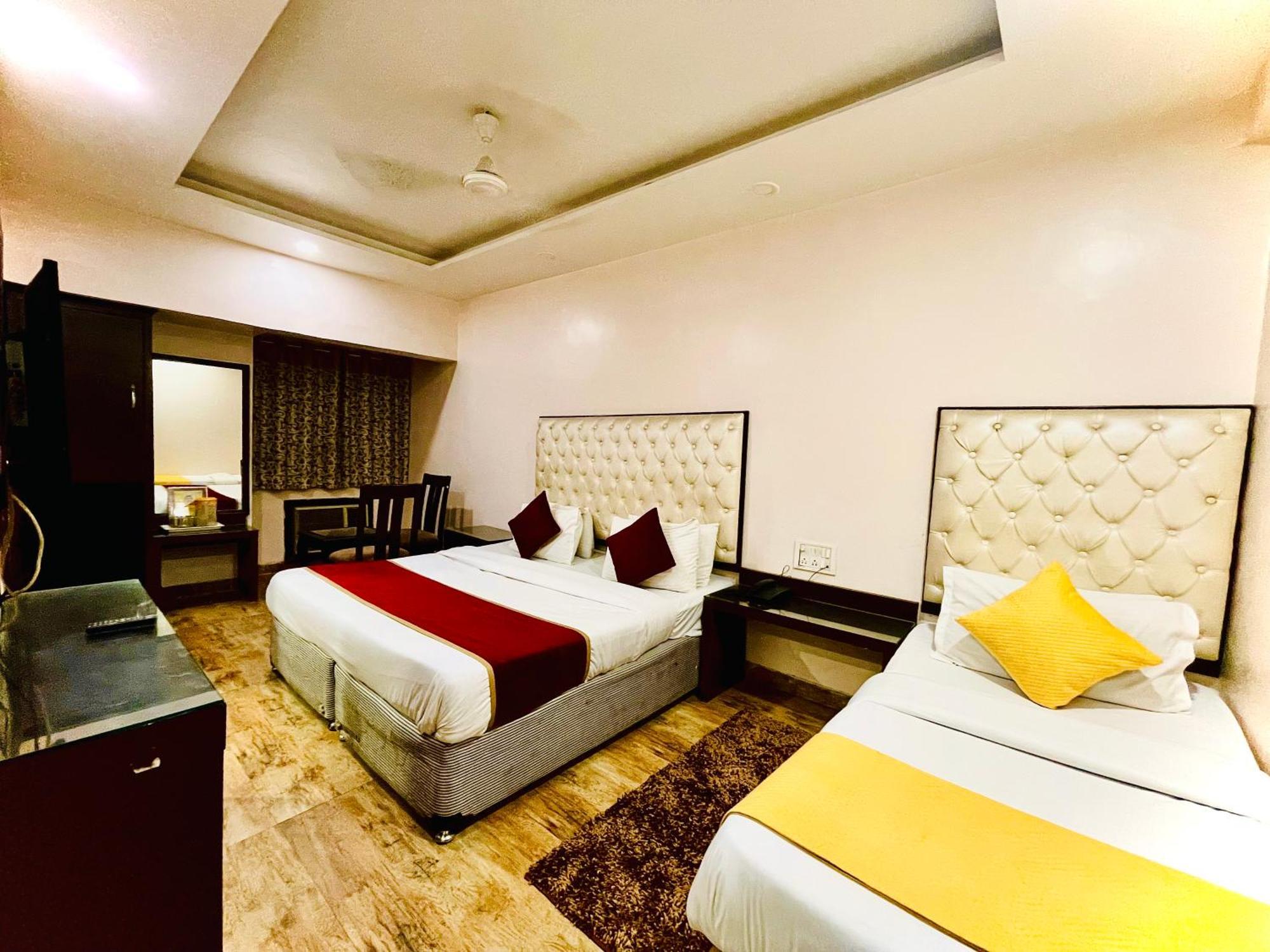 Hotel Kabeer' Front Of New Railway Station & 5 Minute From Connaught Place