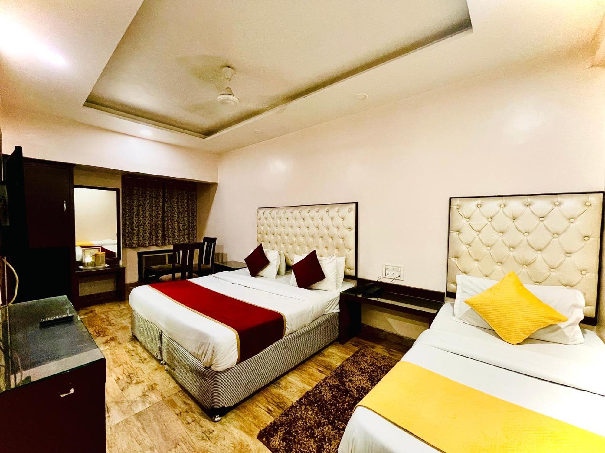 Kabeer' Front Of New Railway Station & 5 Minute From Connaught Place 3*