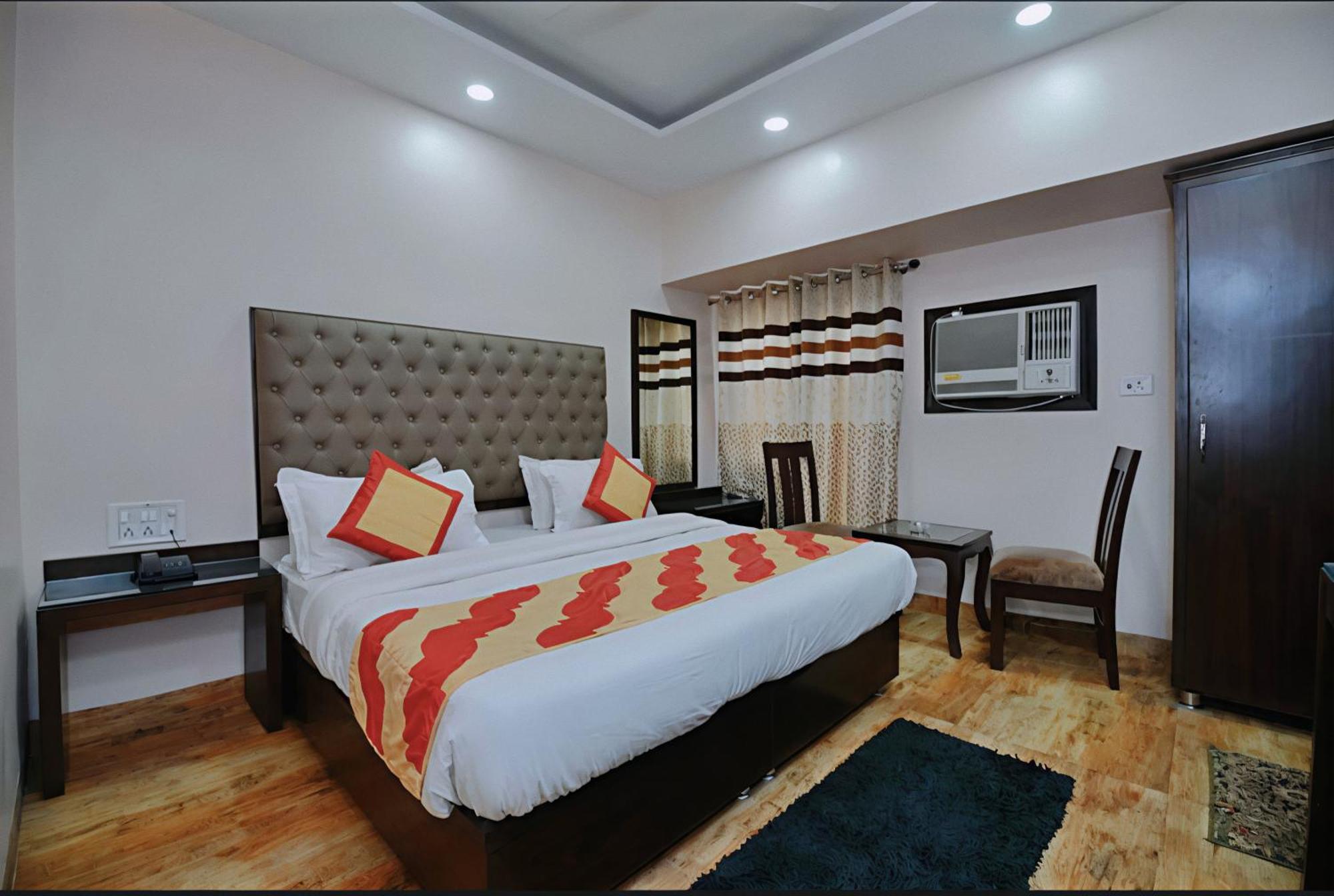 Hotel Kabeer' Front Of New Railway Station & 5 Minute From Connaught Place Delhi (National Capital Territory of India)
